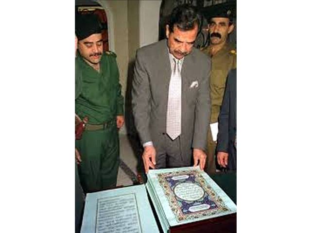 وہ وقت جب صدام حسین نے اپنے خون سے قرآن پاک لکھوایا، ایک انتہائی عجیب و غریب واقعہ