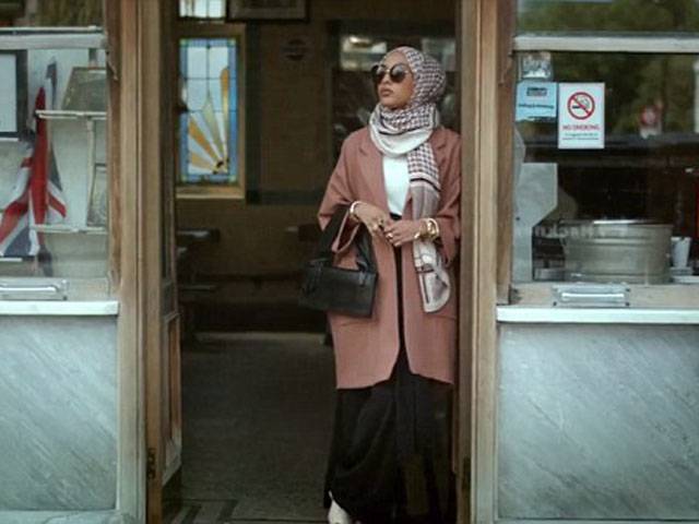 وہ پاکستانی لڑکی جو برطانیہ میں حجاب پہن کر ماڈلنگ کرتی ہے، وجہ بھی بتا دی