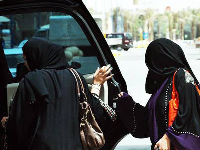 نوجوان سعودی خواتین بلیک میلنگ کرنے لگیں، عربی ماہرین نے خبردار کر دیا 