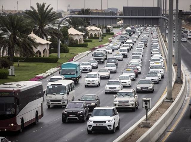 وہ عرب ملک جہاں غیر ملکیوں کو ڈرائیونگ لائسنس نہیں ملا کرے گا