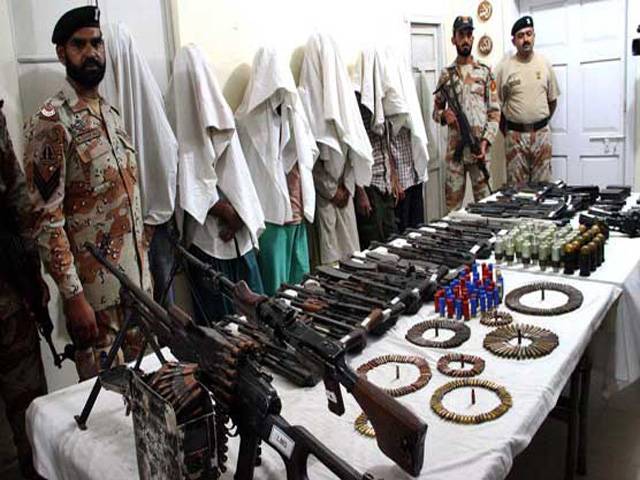 رینجرز کی کراچی کے مختلف علاقوں میں کارروائیاں، 17 خطرناک ملزمان گرفتار