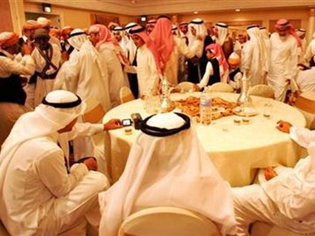 سعودی خاتون نے اپنے ہی شوہر کی شادی پردوست خواتین اور عزیز و اقاب کو مدعو کر کے سب کو حیران کر دیا