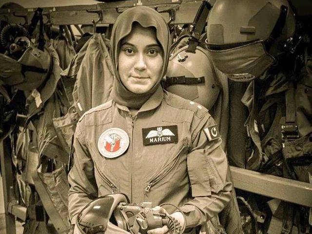 پہلی شہید خاتون پائلٹ مریم مختار فوجی اعزاز کے ساتھ سپرد خاک ،انکی قربانی نہیں بھولیں گے،ائیر چیف 