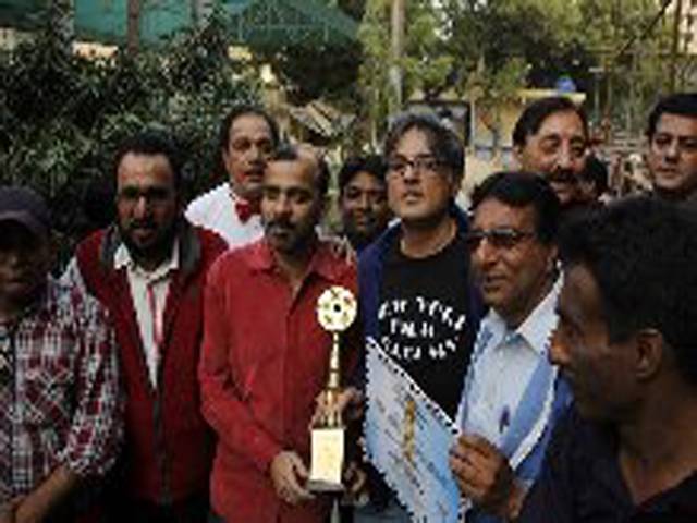 بھارت میں انتہاپسندی کیخلاف ایوارڈواپسی مہم، پاکستانی فلمسازبھی شریک 