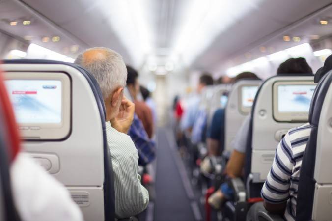 ہوائی جہاز پر سفر کرنے کیلئے وہ اصول جن پر عمل کرکے آپ ساتھی مسافروں کے ساتھ لڑائی جھگڑے سے محفوظ رہ سکتے ہیں