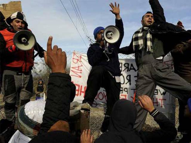 مقدونیہ کی سرحد پر سینکڑوں پاکستانیوں کی پولیس کیساتھ جھڑپیں