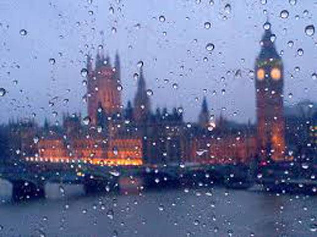 لندن میں 48گھنٹے سے جاری بارش نے گزشتہ چھ سالہ ریکارڈ توڑ دیا 
