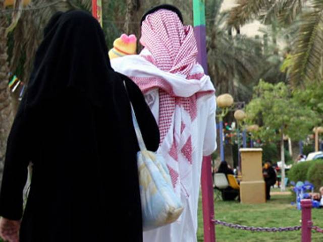 غیر ملکیوں سے شادیاں کرنے والی سعودی خواتین کی سب سے بڑی مشکل سعودی حکومت نے حل کردی، واضح اعلان کردیا
