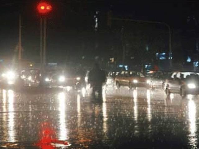 کراچی میں تیز بارش ،بوندا باندی کا سلسلہ کل صبح تک جاری رہنے کا امکان،سردی کی شدت میں اضافہ 