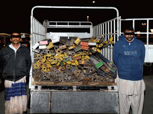 شارجہ میں دو پاکستانی تعمیراتی سامان چوری کر کےلے جاتے ہوئے رنگے ہاتھوں پکڑے گئے