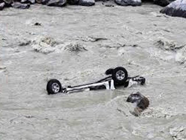 سوات سے آنے والی گاڑی دریا میں جا گری، 2افراد ہلاک
