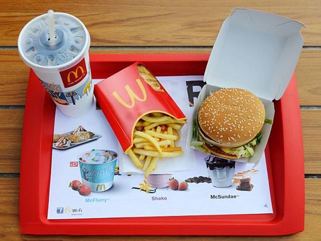 میکڈونلڈز کا ایک برگر کھانے کے بعد اسے ہضم کرنے کیلئے کتنی دیر ورزش کرنا پڑتی ہے؟ جواب آپ کے تمام اندازے غلط ثابت کردے گا
