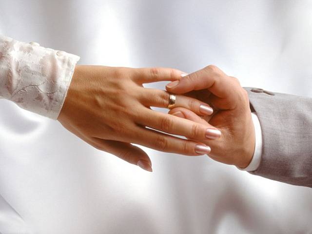 شوہر کی خوبصورتی کی وجہ سے عرب دلہن نے طلاق لے لی 
