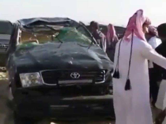 سڑک سے گزرتے ہوئے حادثہ کا جائزہ لینے والے سعودی شہری کو اپنوں کی لاشیں مل گئیں