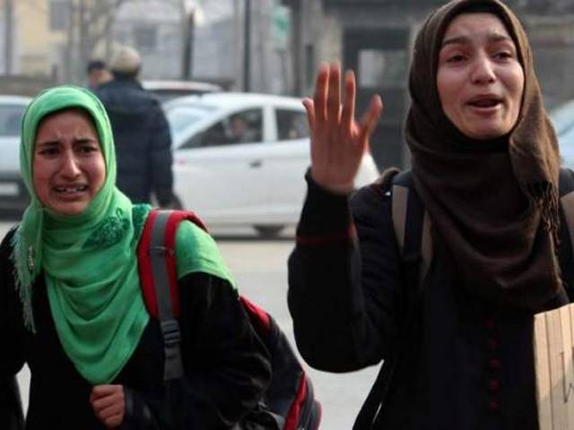  طالبات کو سکارف پہن کر داخلہ ٹیسٹ دینے سے روک دیا گیا