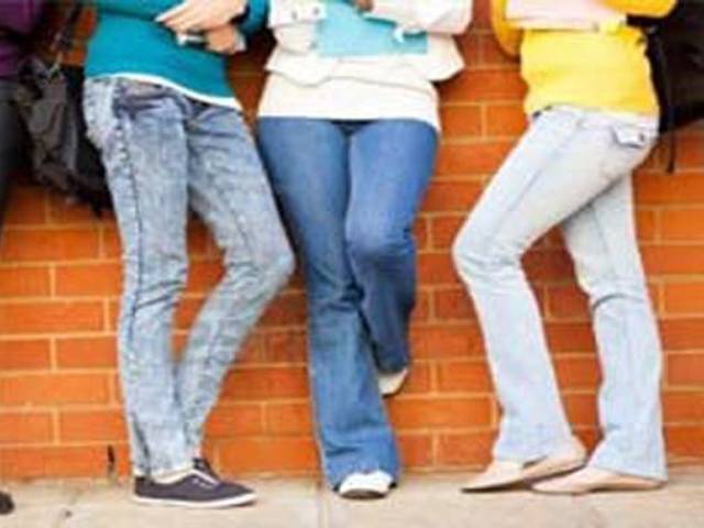 نیشنل ٹیکسٹائل یونیورسٹی میں طالبات کے جینز پہننے اورمیک اپ کرنے پر پابندی