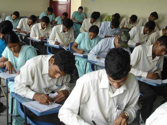 پنجاب میں انٹرمیڈیٹ پار ٹ 2کے امتحانات شروع ، نقل روکنے کیلئے امتحانی مراکز پردفعہ 144نافذ