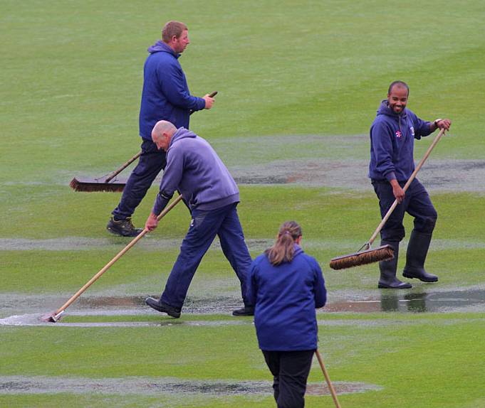 انگلینڈ ، لنکا دوسرا ٹیسٹ کل سے شروع ہوگا: آئی لینڈرز کو سیریز بچانے کا چیلنچ درپیش:میچ بارش سے متاثر ہونے کا امکان