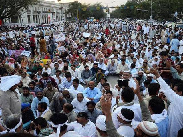 سخت گرمی بھی حوصلہ پست نہ کر سکی:تعلیمی اداروں کی نجکاری کیخلاف لاہور میں اساتذہ کا دھرنا چوتھے روز میں داخل: کوئی حکومتی شخصیت نہ آئی