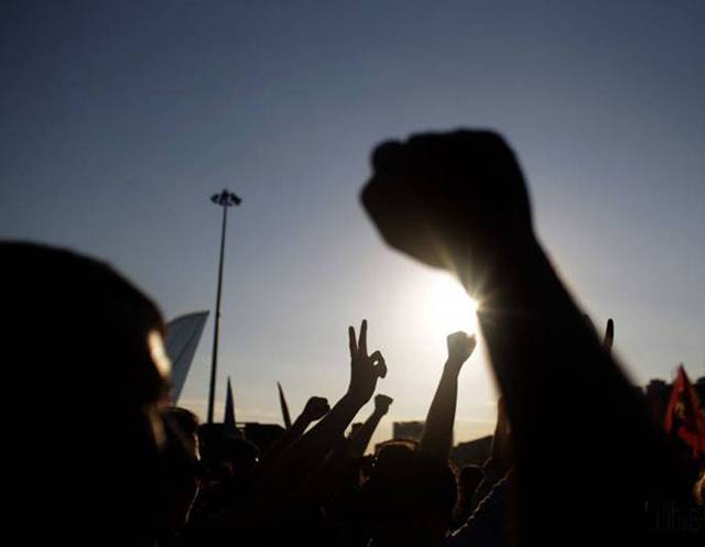 نوشہرہ میں بجلی کی لوڈشیڈنگ کے خلاف اہل علاقہ کا احتجاج، گرڈ سٹیشن پر توڑ پھوڑ