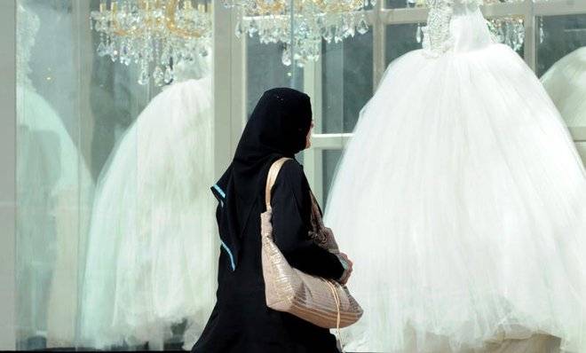 سعودی لڑکی نے ایک ایسے ملک سے تعلق رکھنے والے نوجوان سے شادی کر لی کہ انٹرنیٹ پر طوفان آ گیا،سعودی عرب میں ہنگامہ برپا