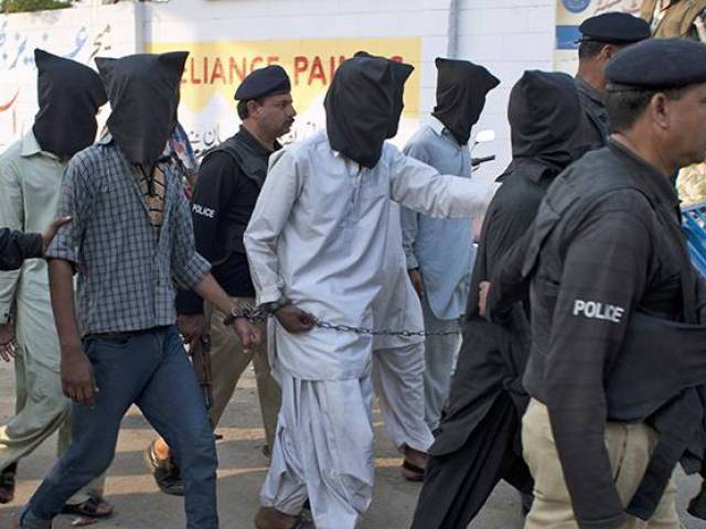 پولیس کی کراچی کے مختلف علاقوں میں کارروائیاں ، جرائم میں ملوث11افراد گرفتار