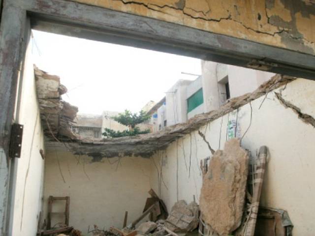 اعظم گارڈن میں مکان کی چھت گر گئی ، 2بچوں سمیت 4افراد جاں بحق،3 زخمی