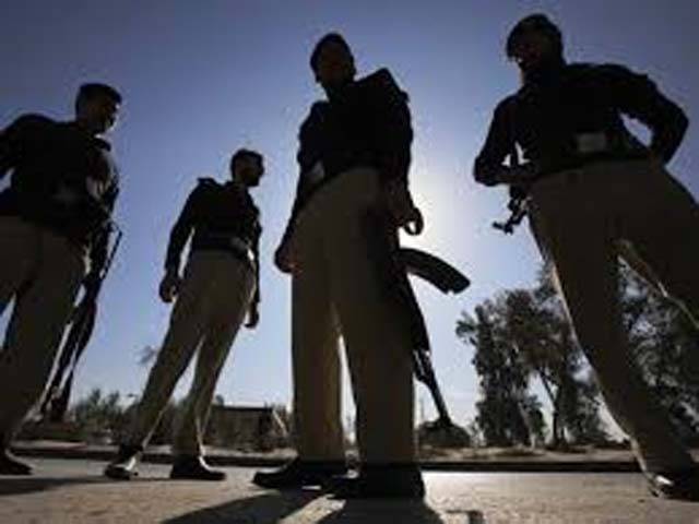 نصیر آباد ،پولیس کی کاروائی، ممل روڈ کے قریب دس کلو بارودی مواد برآمد ،ناکارہ بنا دیا گیا 