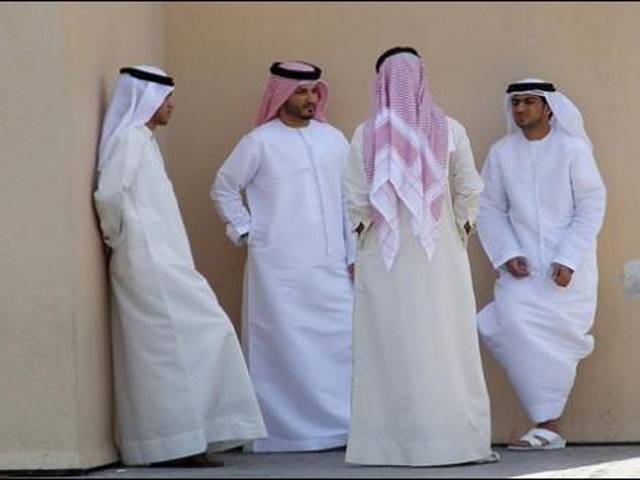 امارات کے شہریوں کو بیرون ملک قومی لباس نہ پہننے کی ہدایت