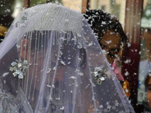 بڑے اسلامی ملک میں خاندان میں شادی کرنے پر پابندی لگادی گئی