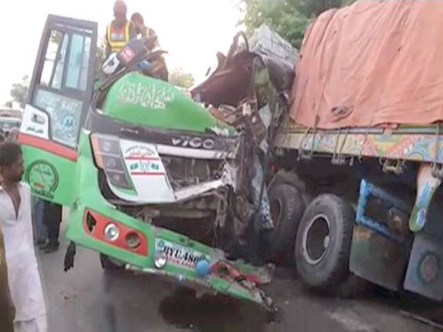 اوچ شریف :مسافر کوچ اور ٹریلر میں حادثہ ، 3 مسافر جاں بحق 
