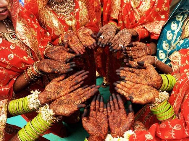 وہ کمپنی جو شادیوں میں شرکت کی ٹکٹیں بیچتی ہے، لاکھوں روپے کی یہ ٹکٹ کوئی کیوں خریدے گا اور ان شادیوں میں ایسی کیا خاص بات ہوتی ہے؟ جان کر آپ کا دل کرے گا کہ اپنی شادی کی بھی۔۔۔