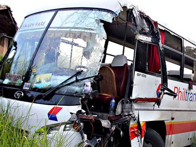 ایران کے شمالی علاقے میں مسافر بس کھمبے سے جا ٹکرائی ، 15افراد جاں بحق ، متعدد زخمی
