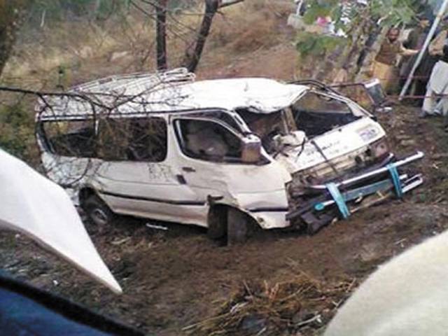 ہنگو : مسافر وین کھائی میں جا گری ، 5افراد جاں بحق ،6زخمی