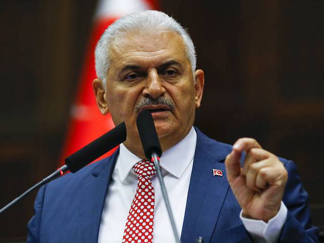 ترک وزیراعظم نے سڑکوں پر ٹیکسی چلاکر لوگوں کا حال معلوم کیا