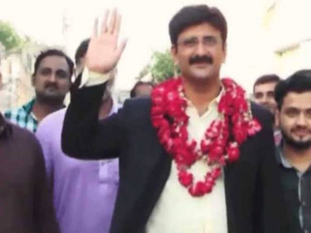 سیالکوٹ: وزیراعلیٰ سندھ مراد شاہ کا ہمشکل منظر عام پر آگیا، سینکڑوں افراد دیکھنے کیلئے آنے لگے، دوستوں نے نام وزیراعلیٰ رکھ دیا