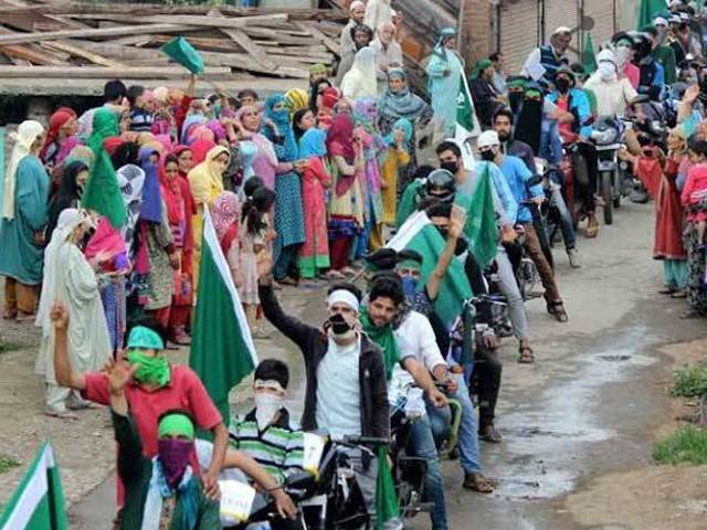 بھارتی مظالم کے باوجود کشمیریوں کا پاکستان سے والہانہ محبت کا اظہار: سبز ہلالی پرچم اٹھا کر موٹر سائیکل ریلی