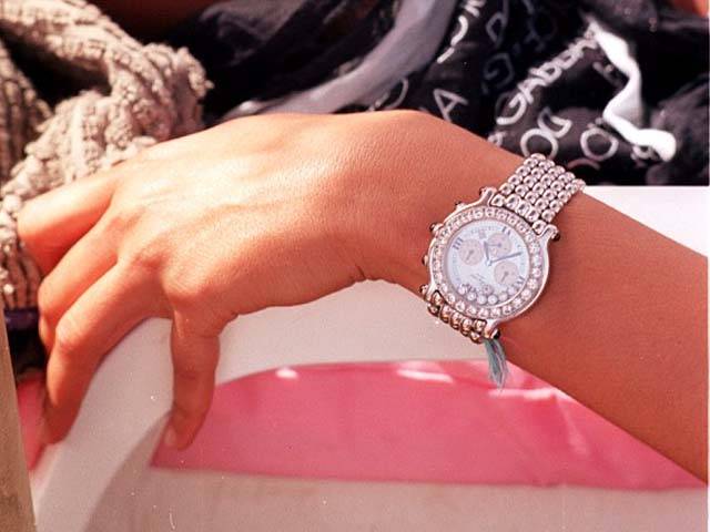 سعودی شہزادی پر پیرس میں چوروں کاحملہ،ملزمان ساڑھے آٹھ لاکھ پاونڈ کی قیمتی ترین گھڑی چھین کر فرار