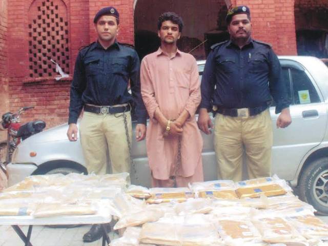 سی آئی اے لاہور نے بند روڈ سے منشیات فروش گرفتار کر کے اعلیٰ کوالٹی کی 51کلو چرس اور چوری کی گاڑی برآمد کر لی 