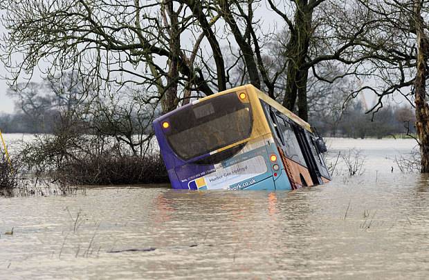 ہرنائی میں سیاحوں کی پانچ گاڑیاں سیلاب میں بہہ گئیں،5افراد جاں بحق،تین کو زندہ بچا لیا گیا