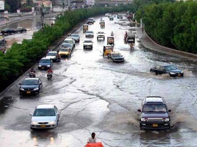 کراچی میں بارش کا سلسلہ وقفے وقفے سے جاری ،کرنٹ لگنے کے مختلف واقعات میں 13افراد جاں بحق 