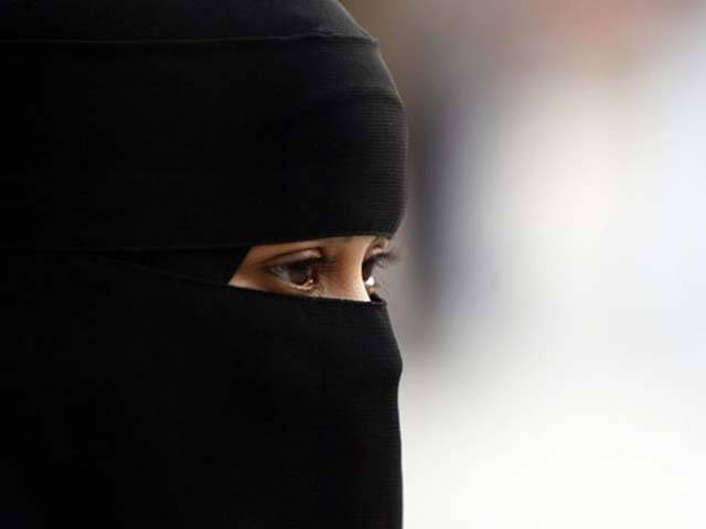 خواتین اپنے شوہر کی مرضی کے بغیر سفر نہیں کر سکتیں:سعودی عالم دین
