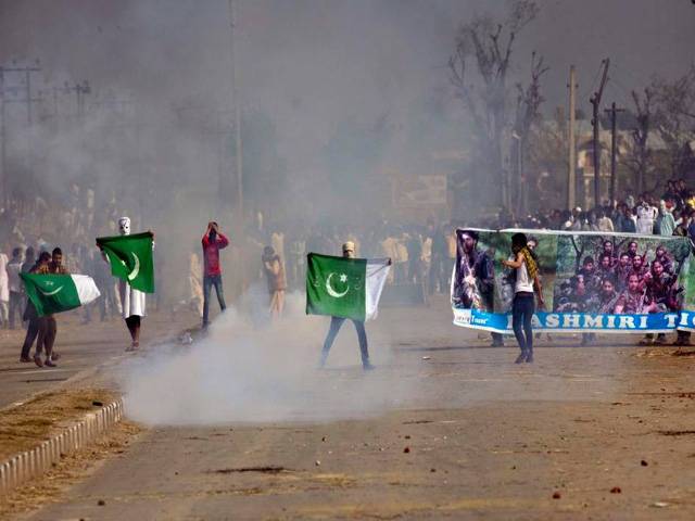 یوم آزادی پر کشمیر میں پاکستان کے حق میں نعرے ،حریت کانفرنس نے بھارتی یوم آزادی کے موقع پر یوم سیاہ منانے کا اعلان کردیا 