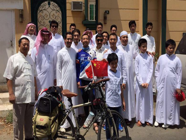 چینی شہری حج کرنے کیلئے سائیکل پر سعودی عرب پہنچ گیا 