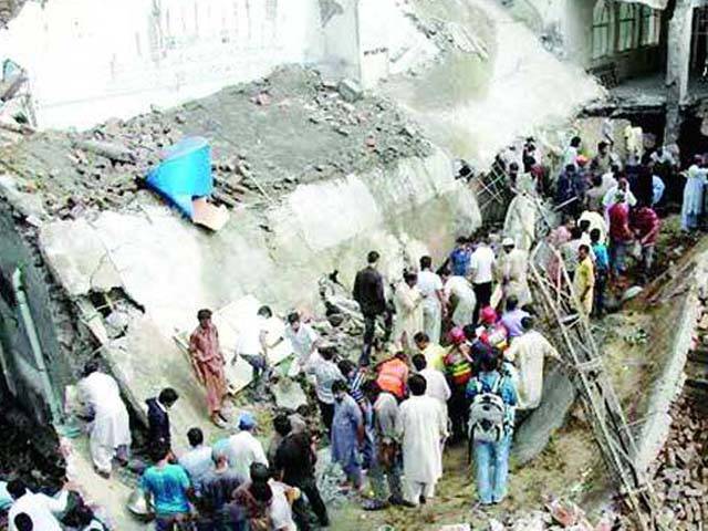 لاہور: خستہ مکان کی چھت گرنے سے شادی کی تقریب ماتم کدہ میں تبدیل، دو بچیوں سمیت پانچ خواتین جاں بحق