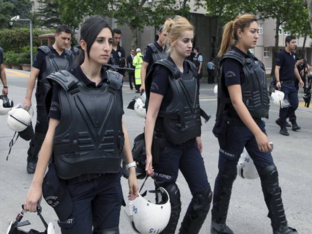 ترکی میں پہلی مرتبہ خواتین پولیس اہلکاروں کو حجاب کی اجازت