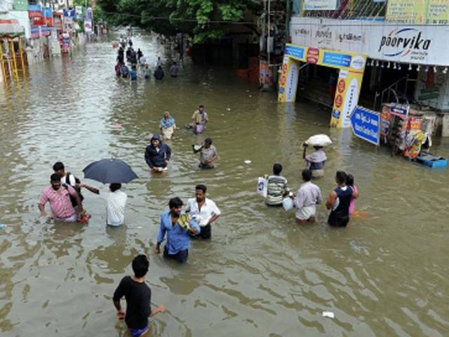 بھارت میں سیلاب سے تباہی،300ہلاکتوں کی تصدیق، لاکھوں افراد کی نقل مکانی