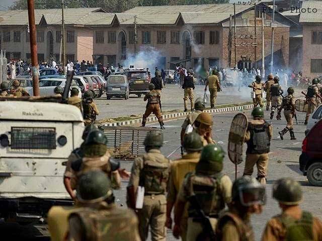 مقبوضہ کشمیر:بھارتی فورسز کی نہتے مظاہرین پر پیلٹ گن سے فائرنگ خواتین بچوں سمیت 100سے زائد زخمی