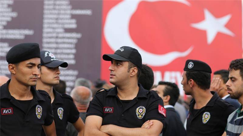 ترک حکومت نے بغاوت کی کوشش میں گرفتار فوجیوں کیلئے جیلوں میں جگہ بنانے کیلئے تیس ہزار عام قیدیوں کو رہا کردیا
