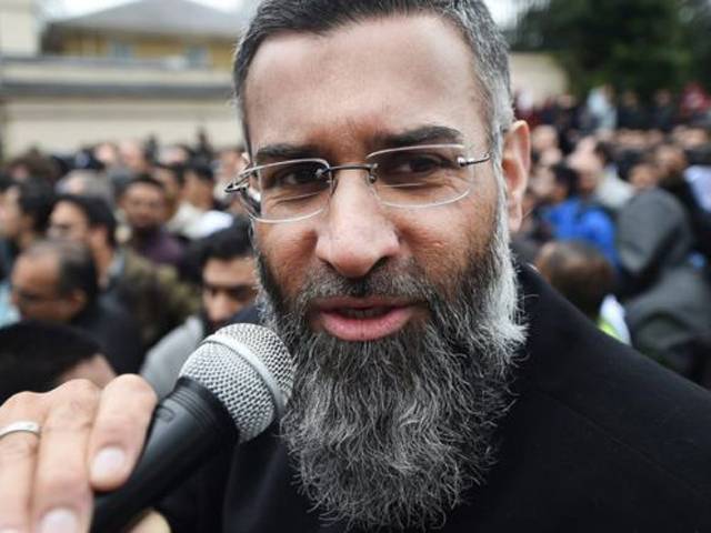 برطانوی عدالت نے داعش کی حمایت کرنے پر مسلمان مبلغ انجم چوہدری اور ان کے ساتھی کو ساڑھے5سال قید کی سزا سنا دی